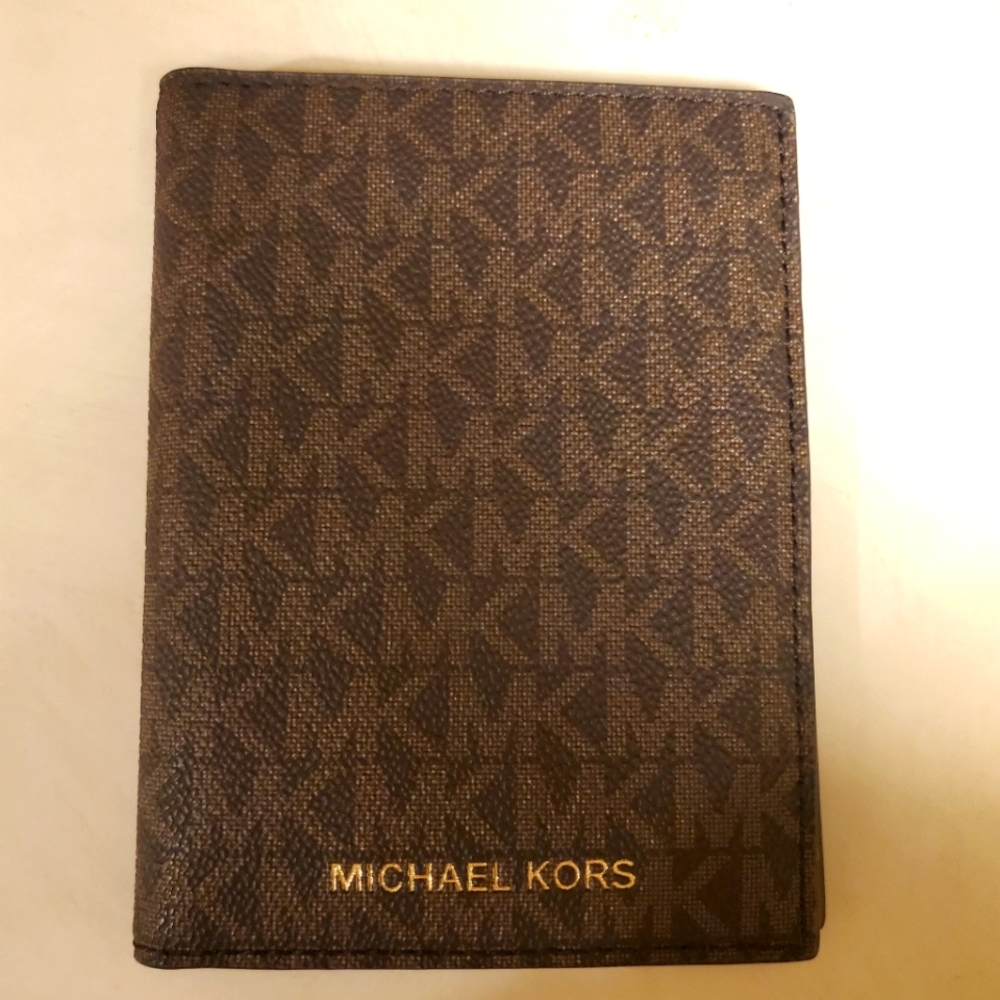 Michael Kors Jet Set Travel Passport Case Leather Signature Wallet
